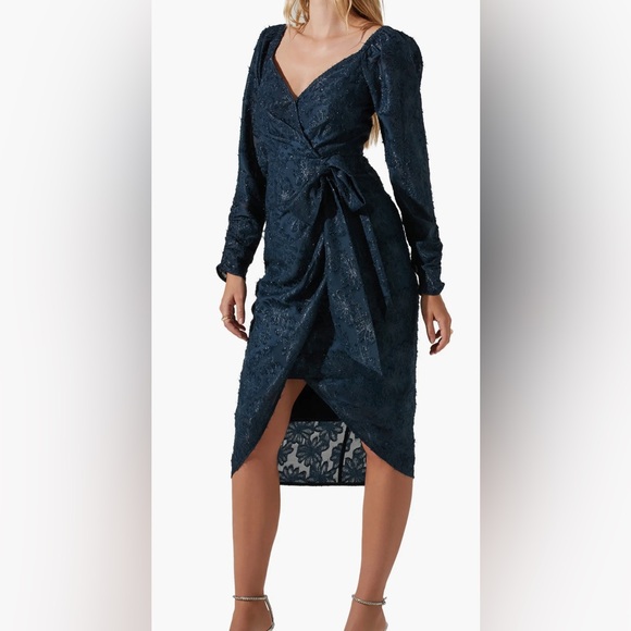 ASTR the Label Terese Metallic Floral Long Sleeve Cocktail Dress-Navy - Picture 1 of 3